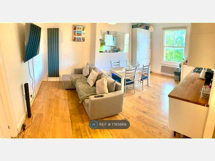 2 Bedroom Flat To Rent In Lilford Road, London, SE5