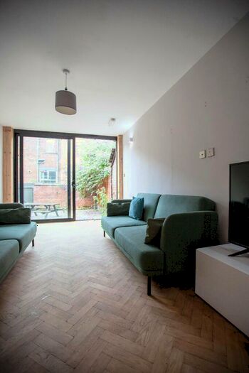 10 Bedroom Terraced House To Rent In Talbot Road, Manchester, Greater Manchester, M14