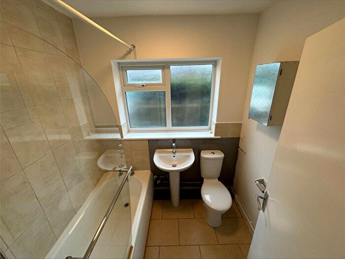 2 Bedroom Apartment To Rent In Stowe Avenue, West Bridgford, Nottingham, NG2