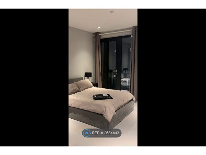 2 Bedroom Flat To Rent In Dray House, London, SW18