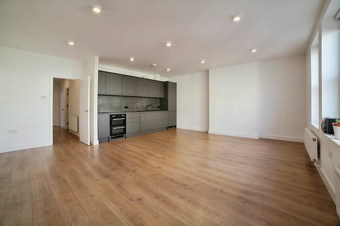 2 Bedroom Flat To Rent In Broadway, London, W13