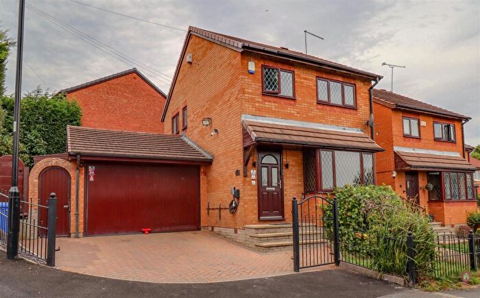 3 Bedroom Detached House For Sale In Glenmore Croft, Sheffield, S12