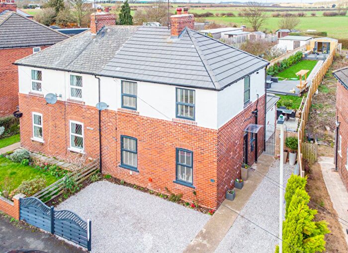 3 Bedroom Semi-Detached House For Sale In Mount Pleasant, Little Smeaton, Pontefract, WF8