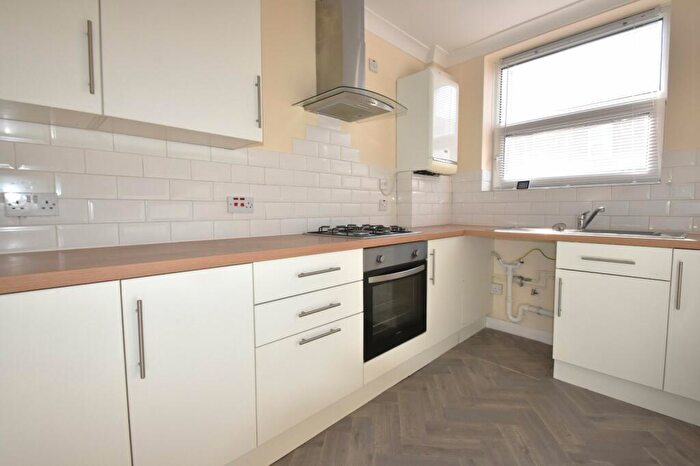 2 Bedroom Flat To Rent In Gladys Avenue, Portsmouth, Hampshire, PO2