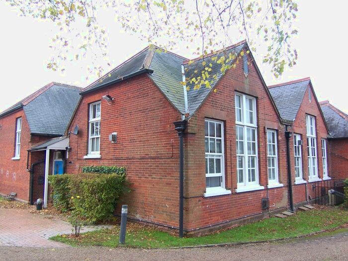 1 Bedroom Flat To Rent In Poplar Road, Leatherhead, KT22