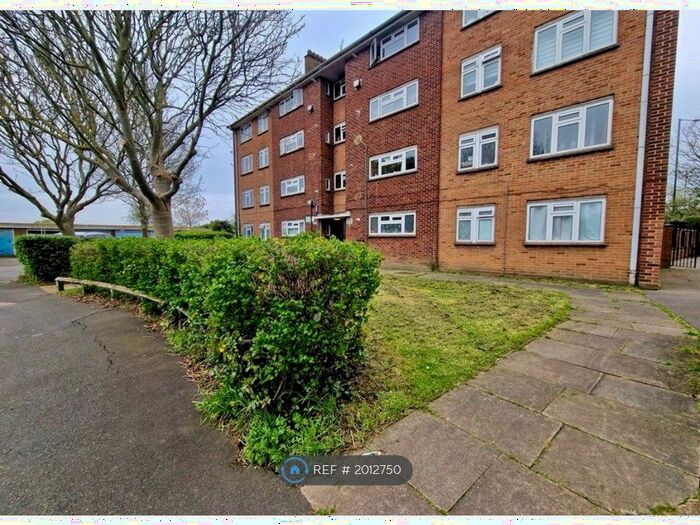 3 Bedroom Flat To Rent In Oxford Way, Feltham, TW13