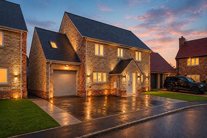 4 Bedroom House For Sale In Home Farm Close, Ambrosden, OX25
