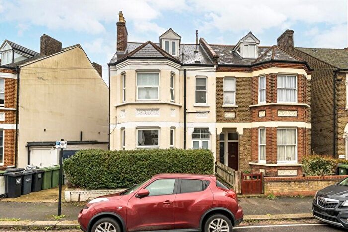 2 Bedroom Maisonette For Sale In Radford Road, London, SE13