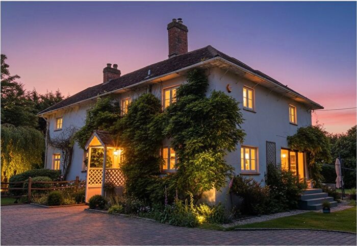 6 Bedroom Detached House For Sale In Easthampstead Road, Wokingham, RG40