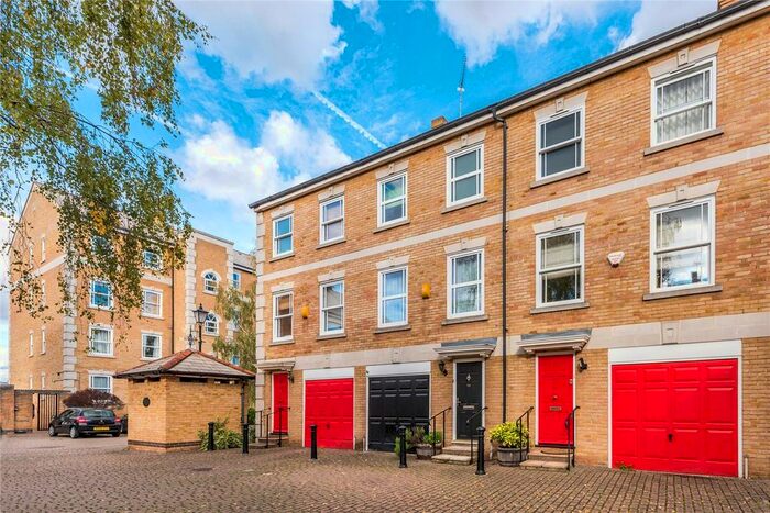 4 Bedroom Town House To Rent In Clarence Mews, London, SE16