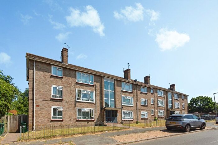 2 Bedroom Flat For Sale In Lincoln Drive, Watford, WD19