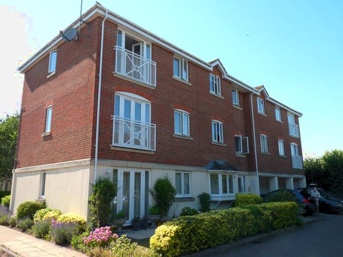 2 Bedroom Flat To Rent In Station Road, Edenbridge, TN8