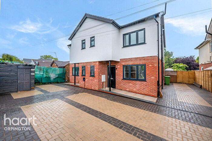 3 Bedroom Semi-Detached House For Sale In Sevenoaks Way, Orpington, BR5