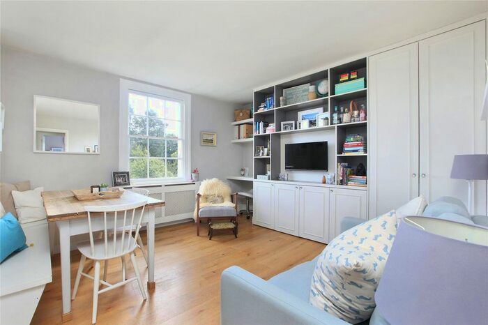 2 Bedroom Flat To Rent In Larkhall Rise, Clapham, London, SW4