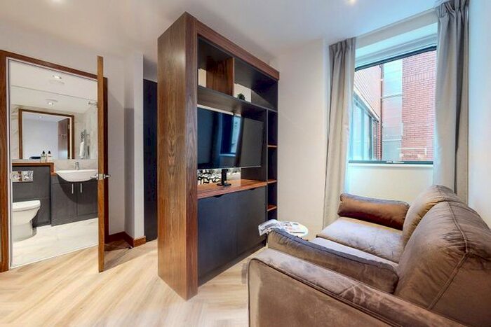 Studio To Rent In Apt, Live Oasis Deansgate #, M2