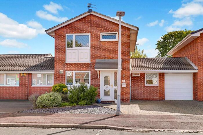 3 Bedroom Link Detached House For Sale In Dale Close, West Bridgford, NG2