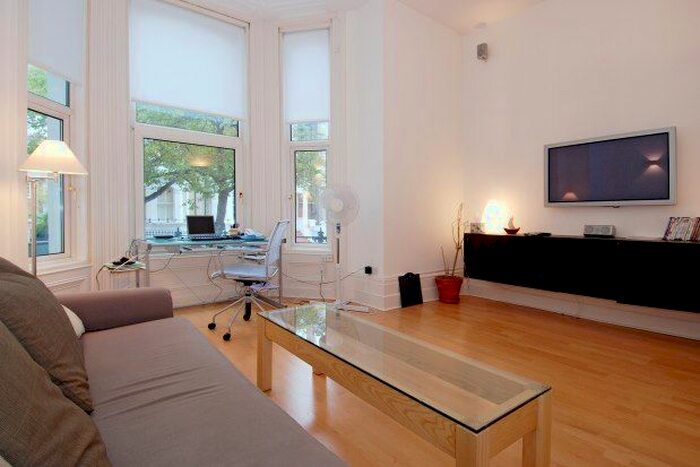 2 Bedroom Flat To Rent In Redcliffe Gardens, London, SW10