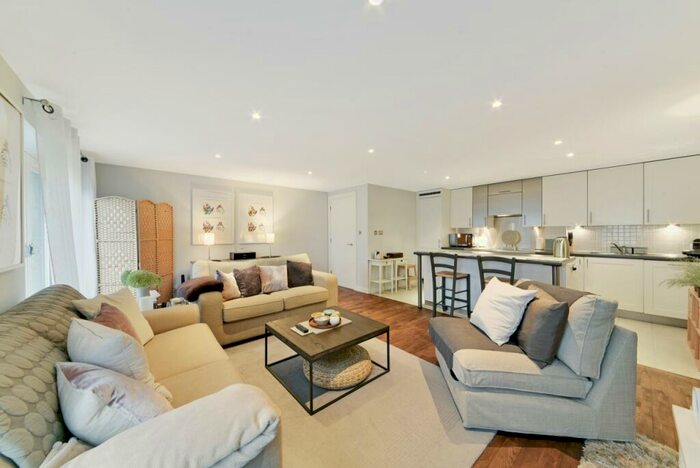 1 Bedroom Apartment To Rent In Angel Point, City Road, Islington, EC1V