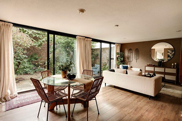 3 Bedroom Link Detached House For Sale In High Kingsdown | Kingsdown, BS2