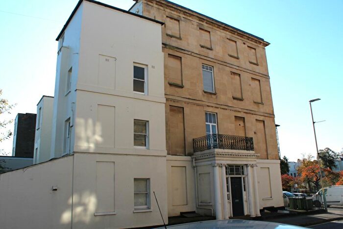 1 Bedroom Flat To Rent In Berkeley Place, GL52