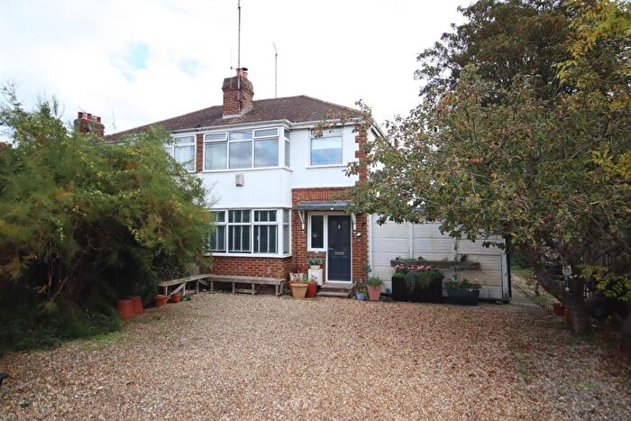 3 Bedroom Semi Detached House For Sale In Greenway Lane, Chippenham, SN15