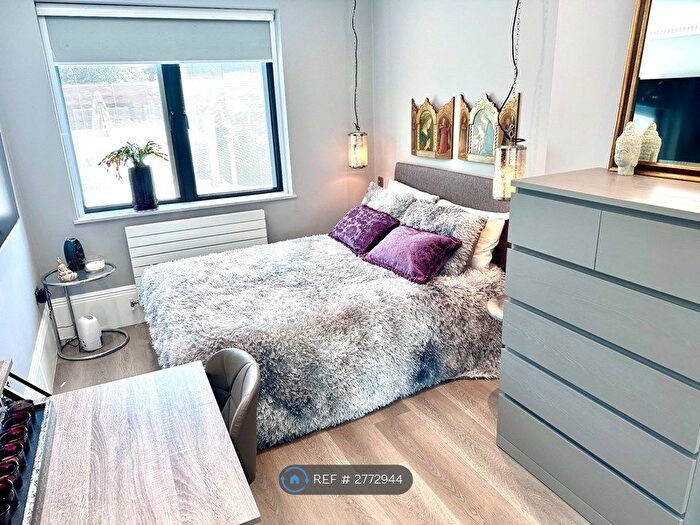2 Bedroom Flat To Rent In Truslove Road, London, SE27