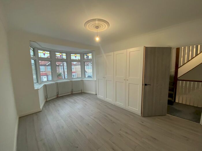 4 Bedroom Terraced House To Rent In Chadwell Heath Lane, London RM6