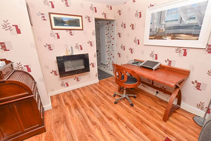 1 Bedroom Apartment For Sale In The Heys, Eastham, Wirral, CH62