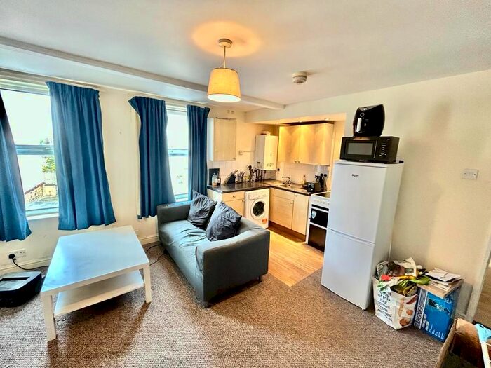 1 Bedroom Flat To Rent In South Street North, New Whittington, Chesterfield, S43