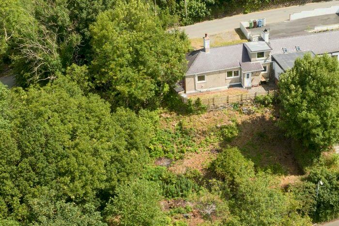 2 Bedroom Semi-Detached House For Sale In Bethesda, LL57