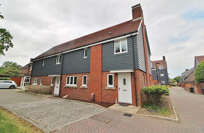 3 Bedroom End Of Terrace House For Sale In Gardener Close, Waterlooville, PO7