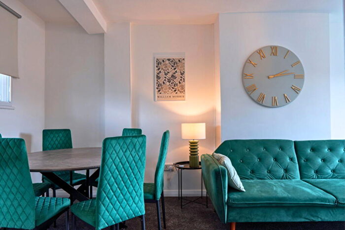 3 Bedroom Apartment For Sale In Lavender Hill, Clapham, SW11