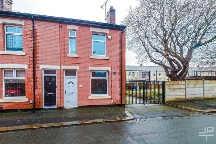 2 Bedroom End Of Terrace House To Rent In Bank Street, Platt Bridge, Wigan, WN2