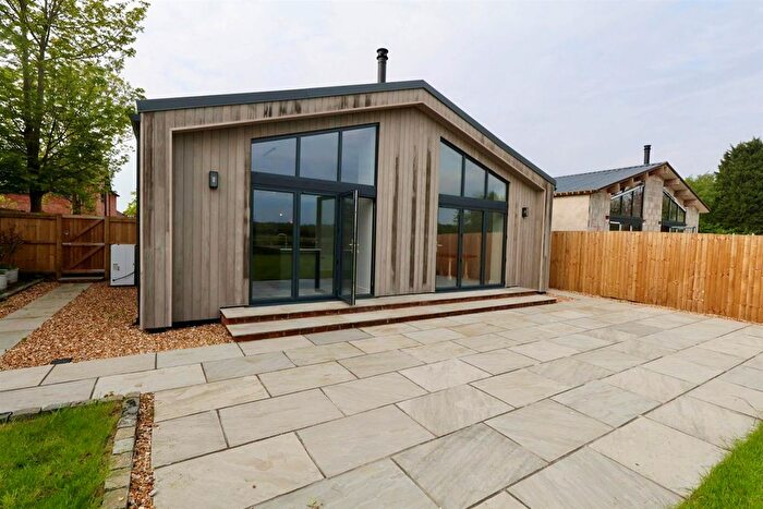 4 Bedroom Detached Bungalow To Rent In Manchester Road, Astley, Tyldesley, M29