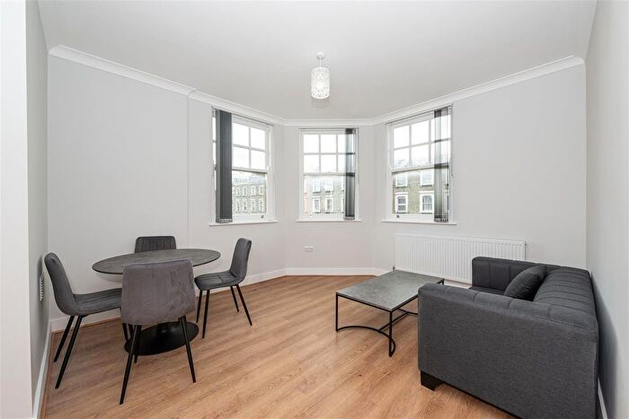 3 Bedroom Flat To Rent In Lanark Mansions, Shepherds Bush, W12