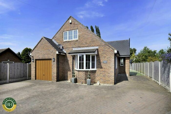 4 Bedroom Detached House For Sale In Station Road, Walkeringham, Doncaster, DN10