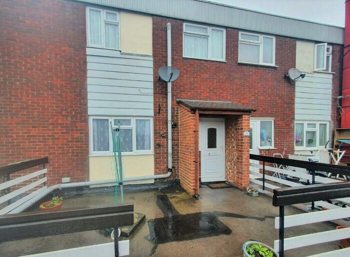 3 Bedroom Maisonette To Rent In Alfriston Gardens, Southampton, SO19