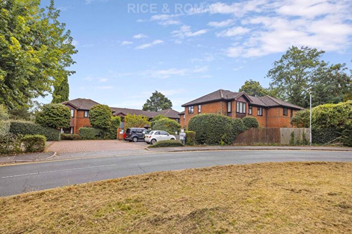 2 Bedroom Retirement Property For Sale In Huntsgreen Court, Bracknell, RG12