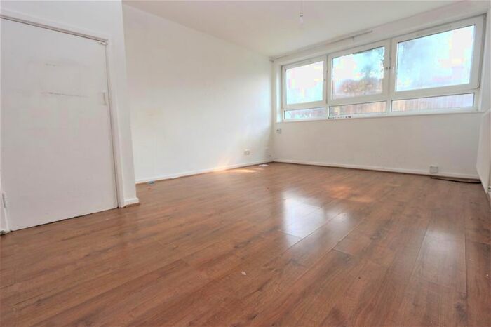 2 Bedroom Flat To Rent In Park Lane, London, N17