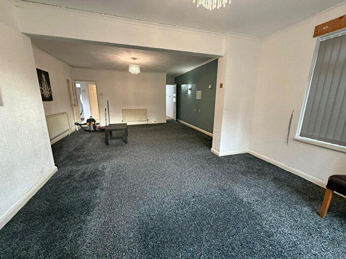 4 Bedroom Detached House To Rent In High Road, Chadwell Heath, Romford, RM6