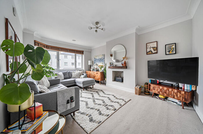 3 Bedroom Maisonette For Sale In Palace Grove, Bromley, BR1