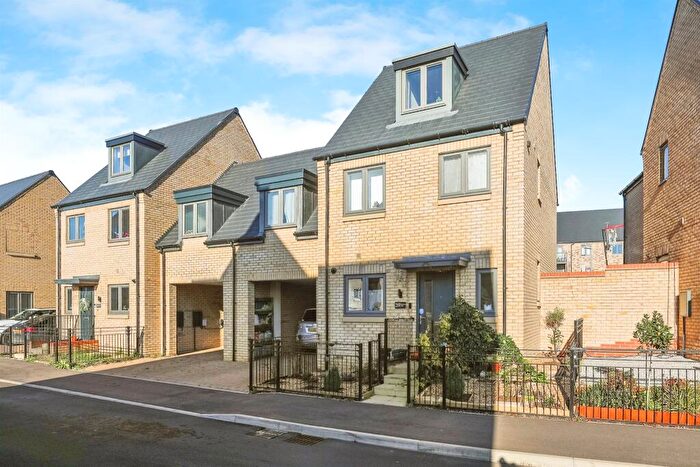 4 Bedroom Semi-Detached House For Sale In Gedney Way, St. Neots, PE19