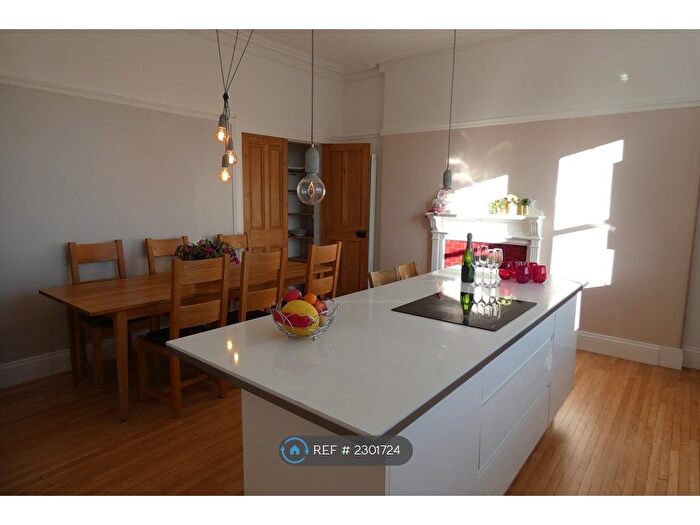 5 Bedroom Flat To Rent In Arnwood Drive, Glasgow, G12