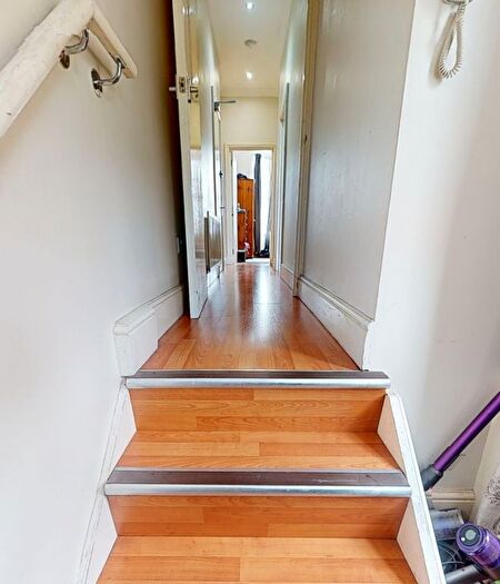 3 Bedroom Flat To Rent In Tooting Bec Road, London, SW17