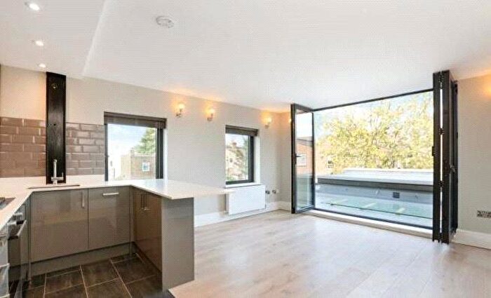 2 Bedroom Flat To Rent In Villiers Road Willesden, NW2