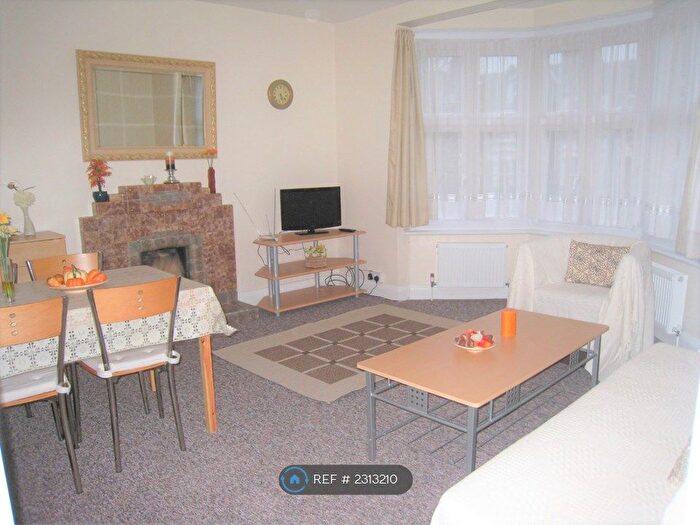 2 Bedroom Flat To Rent In Queens Road, London, E11