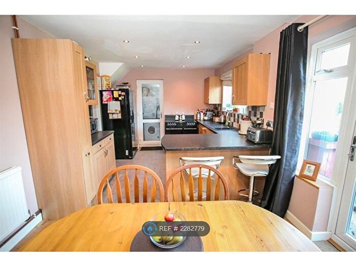 3 Bedroom Detached House To Rent In Barnard Road, Luton, LU1