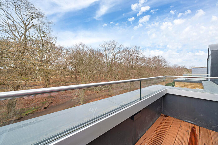 2 Bedroom Flat For Sale In Shalford Lodge, Kingston Hill, Kingston Upon Thames, KT2