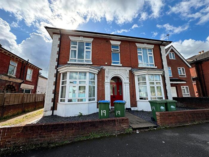 Detached House To Rent In Forster Road, Southampton, Hampshire, SO14