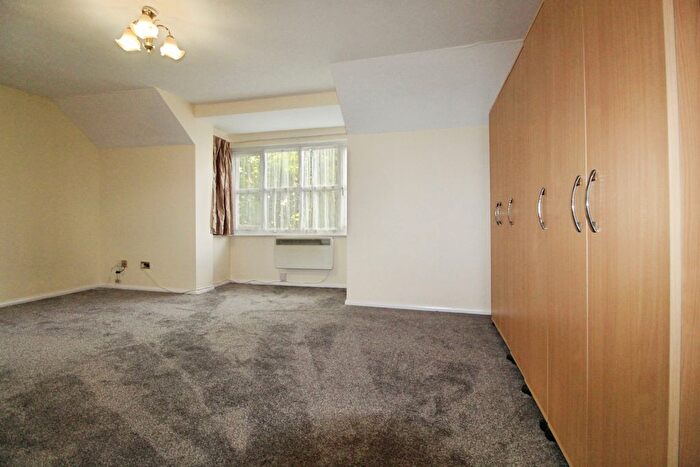 1 Bedroom Studio To Rent In Colwyn Green, Snowdon Drive, Kingsbury, NW9
